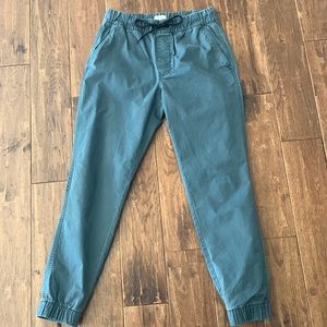 Men's size small Old Navy Bluisg Gray Joggers made with 98% cotton 2% spandex